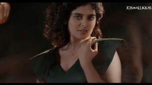 Kalyan’s omnichannel brand Candere has expanded its physical footprint to nearly 100 showrooms. “This brand caters to the lifestyle-centric shopper who seeks global trends with the reassurance of the mother brand,” Kalyanaraman says.