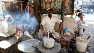 Another tea stall owner in the area said he has not set up his stall for the past two days because he has been unable to arrange a new cylinder. (Image Source: Al Jazeera)