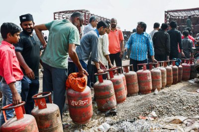 Commercial LPG Cylinder price hiked by Rs 195.50 in Delhi; Check updated rates