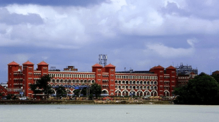 Howrah Station Upgrade Plan: Railways to Add New Platforms, Extend Tracks to Handle More Trains