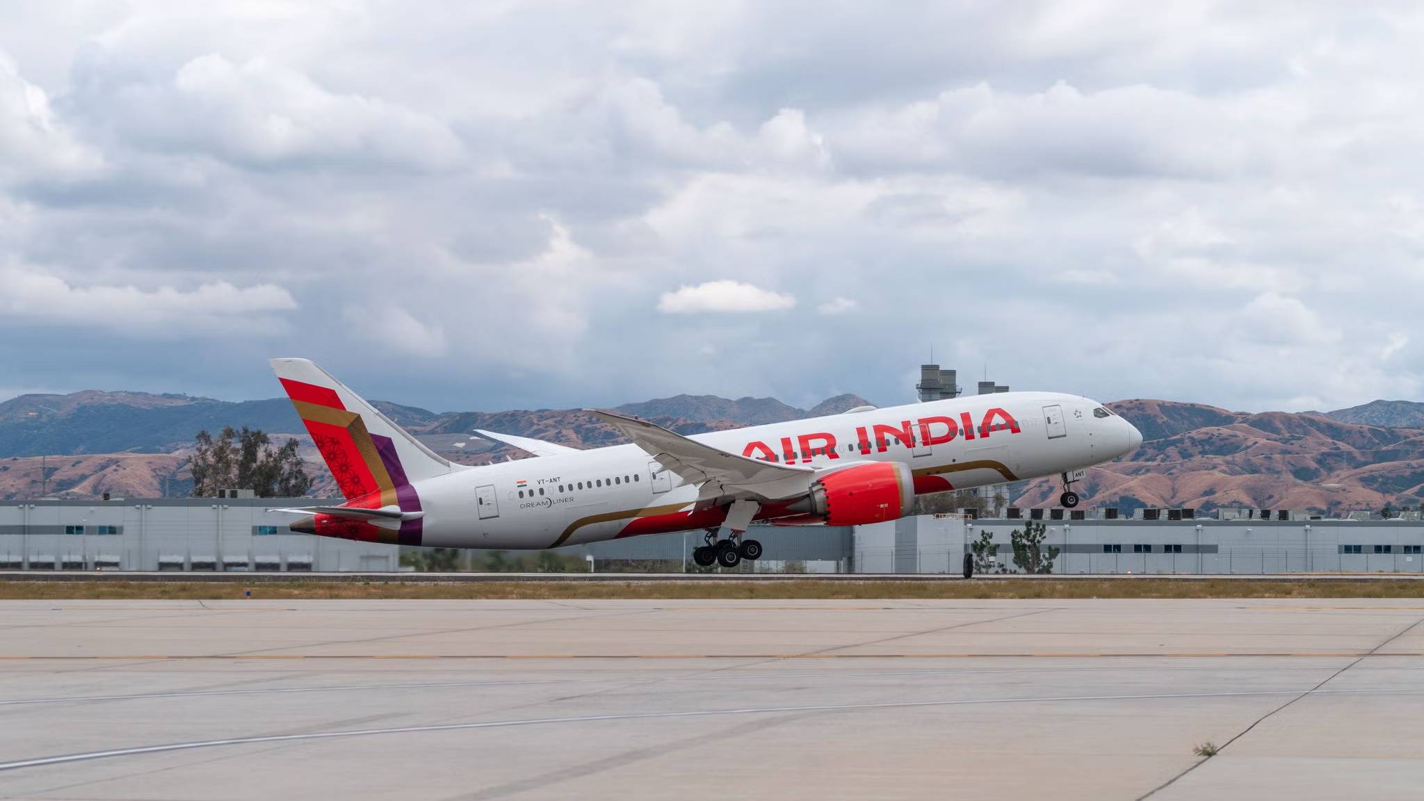 Die erste modernisierte B787 von Air India ist da: Private Suiten ...