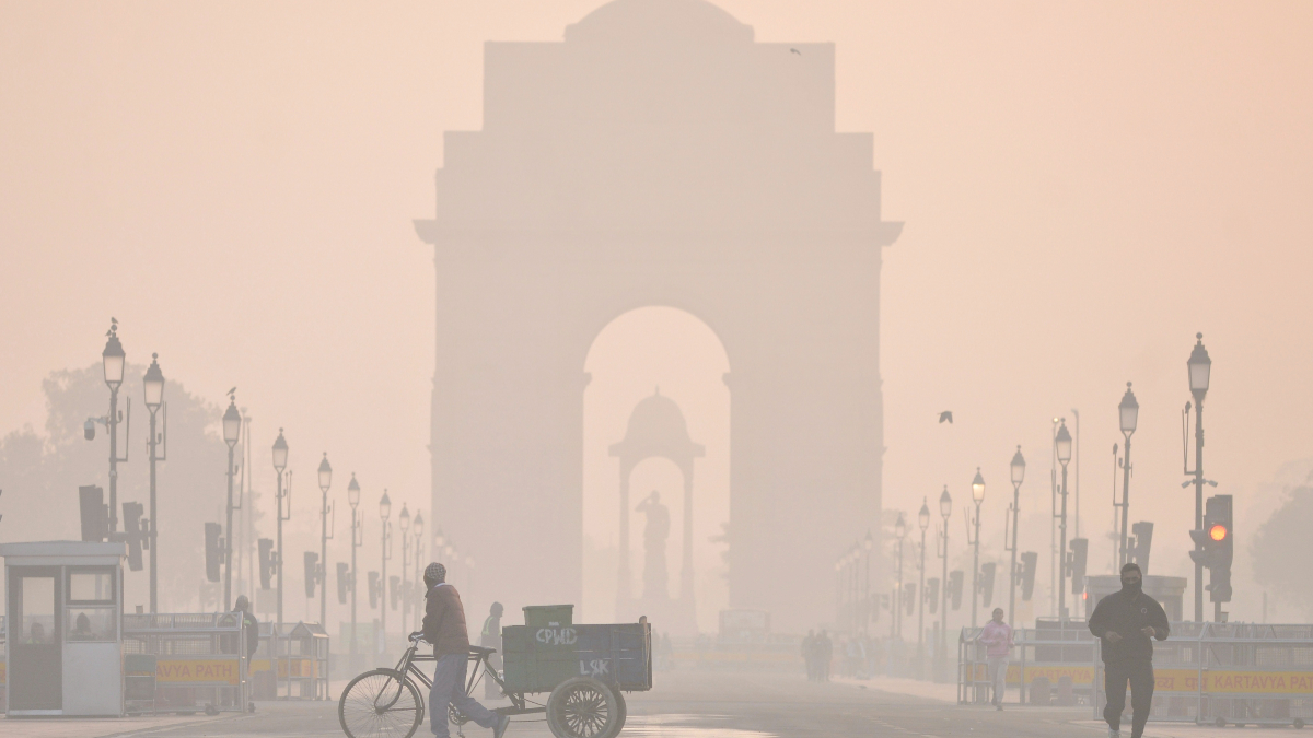 Delhi Unveils EV Policy 2026-2030: Using ‘FOMOnomics’ and Hard Mandates to Combat Toxic Air
