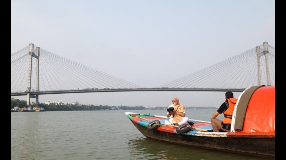 PM Modi turns photographer to capture 'Bengal's soul' on banks of Hooghly, shows 'gratitude to Maa Ganga'
