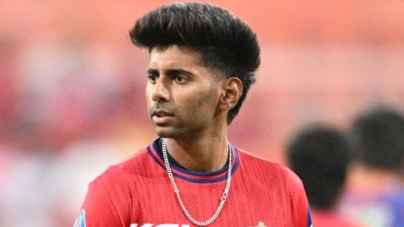 Mayank Yadav in Lucknow Super Giants practice kit. Photo: X