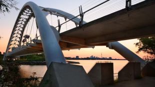 BMC’s Rs 1,841 crore twin bridge project between Byculla and Mazgaon aims to reduce travel time to under 10 minutes and ease South Mumbai traffic congestion.