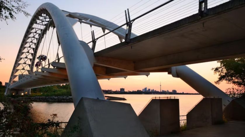 BMC’s Rs 1,841 crore twin bridge project between Byculla and Mazgaon aims to reduce travel time to under 10 minutes and ease South Mumbai traffic congestion.