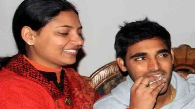 Bhuvneshwar Kumar with his sister. Photo: X