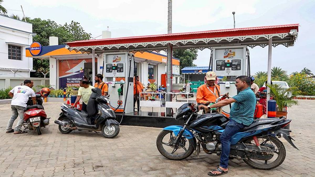 https://images.financialexpressdigital.com/2026/05/HPCL-petrolshortage.jpg