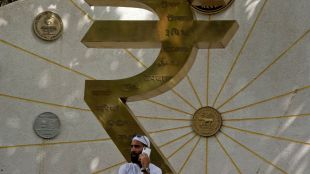Rupee soars to weekly intraday high past 96 amid RBI intervention, easing oil prices