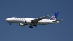 Watch: United Airlines flight hits light pole, tractor-trailer before landing at Newark Airport