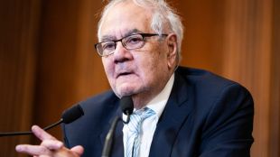 Barney Frank, first openly gay US congressman and Dodd-Frank architect, dies at 86