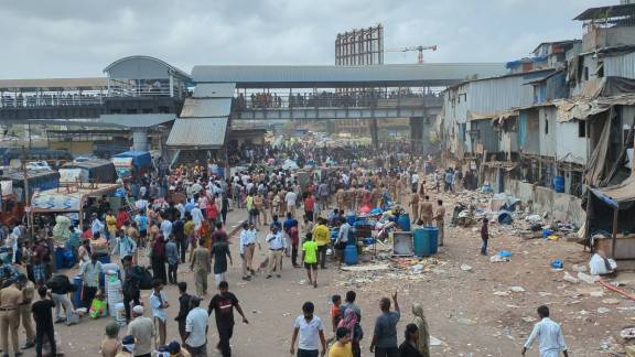 Indian Railways, Western Railway, Railways, Mumbai, demolition drive, Bandra Station,Garib Nagar
