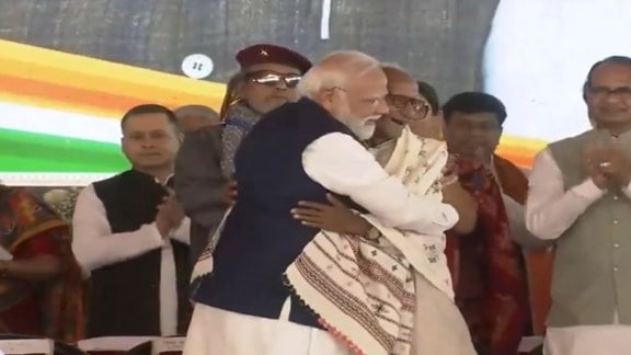 PM Modi seeks blessings from 98-year-old veteran BJP leader Makhanlal Sarkar in Kolkata.