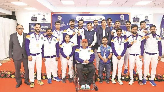 India’s medal-winning contingent from the 2025 World Para Athletics Championships with Union Minister of Youth Affairs and Sports Mansukh Mandaviya