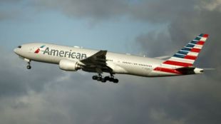 American AIrlines lightning