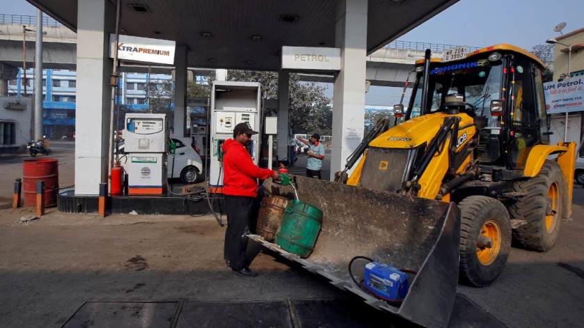 Govt restricts bulk fuel buyers from purchasing petrol, diesel at retails pumps for up to 90 days