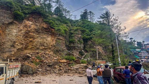 Landslide-hits-Shimla-DhalliBypass