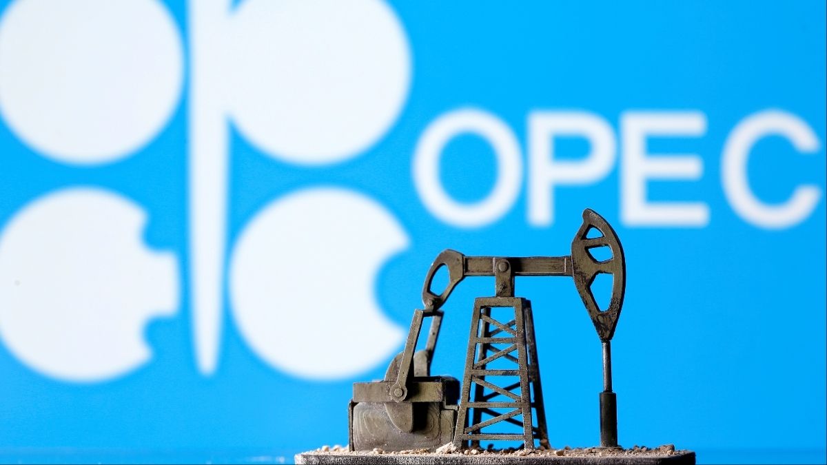 Global oil markets face growing uncertainty as Hormuz disruptions undermine OPEC+ production increases and Russia struggles to meet quotas. Energy analysts caution that a sharp oversupply could emerge later, forcing producers to reconsider output strategy. Global oil markets face growing uncertainty as Hormuz disruptions undermine OPEC+ production increases and Russia struggles to meet quotas. Energy analysts caution that a sharp oversupply could emerge later, forcing producers to reconsider output strategy.