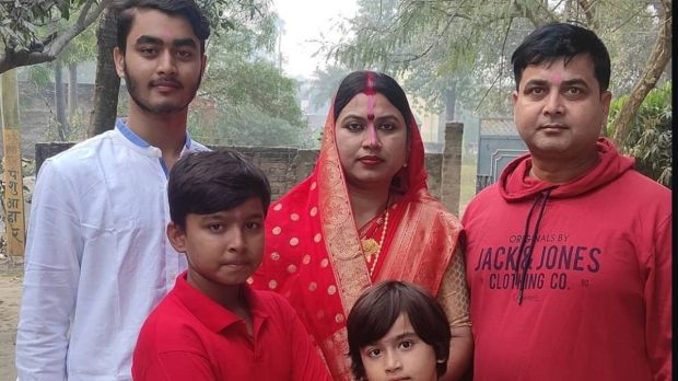 Vaibhav Sooryavanshi and his entire family. Photo: X