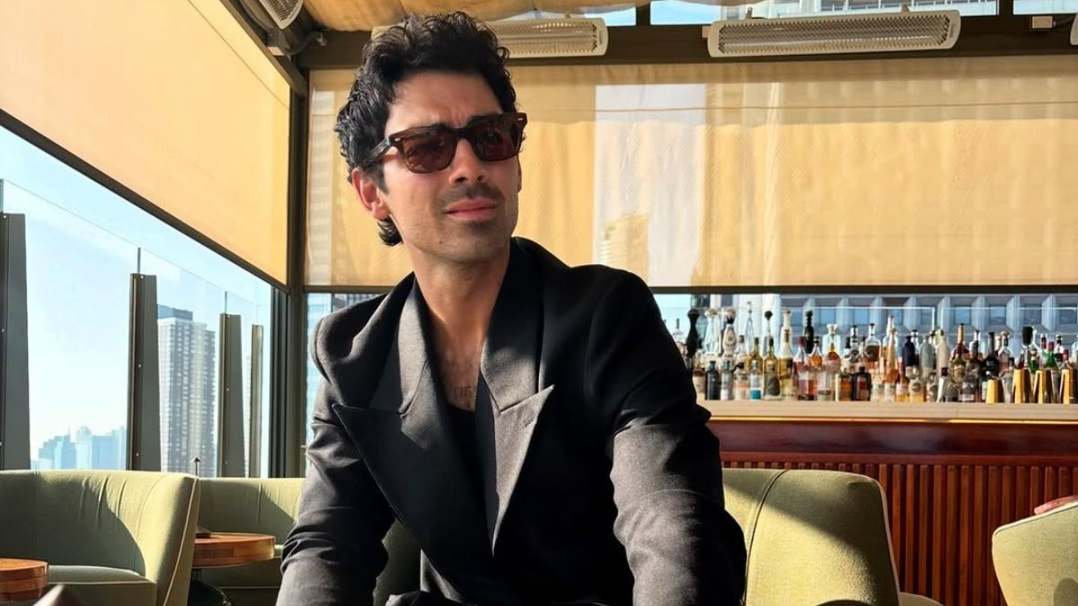 Inside Joe Jonas’ $6.8 million NYC house: Perched at floor 26 with vinyl listening room