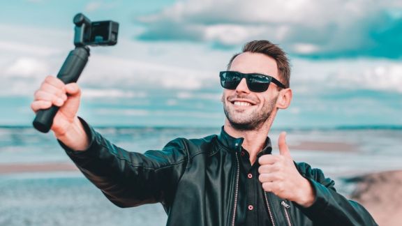 Revenge of the Compacts: Why Mini Gimbal Cameras Are Out-Shipping Full-Frame Giants