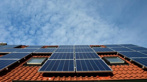 From rooftops to rural markets: How India’s clean‑energy targets could create 44 lakh jobs by 2030.