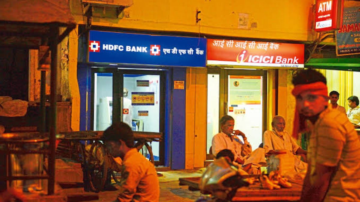 ICICI Bank also reported stronger return ratios, with return on assets (RoA) at 2.5% and return on equity (RoE) at around 17%, compared with HDFC Bank’s RoA of about 1.9% and RoE of around 14%. ICICI Bank also reported stronger return ratios, with return on assets (RoA) at 2.5% and return on equity (RoE) at around 17%, compared with HDFC Bank’s RoA of about 1.9% and RoE of around 14%.