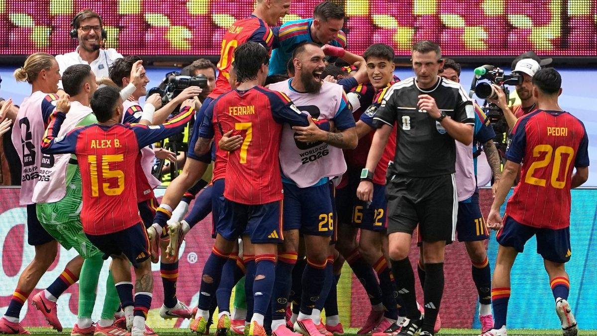 FIFA Weltmeisterschaft: Spanien setzt sich in dramatischem Finale gegen ...