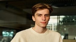 439% returns made him an AI investing star. Then he lost 67% in a single month