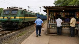 Loco Pilot stops train to-buy samosas