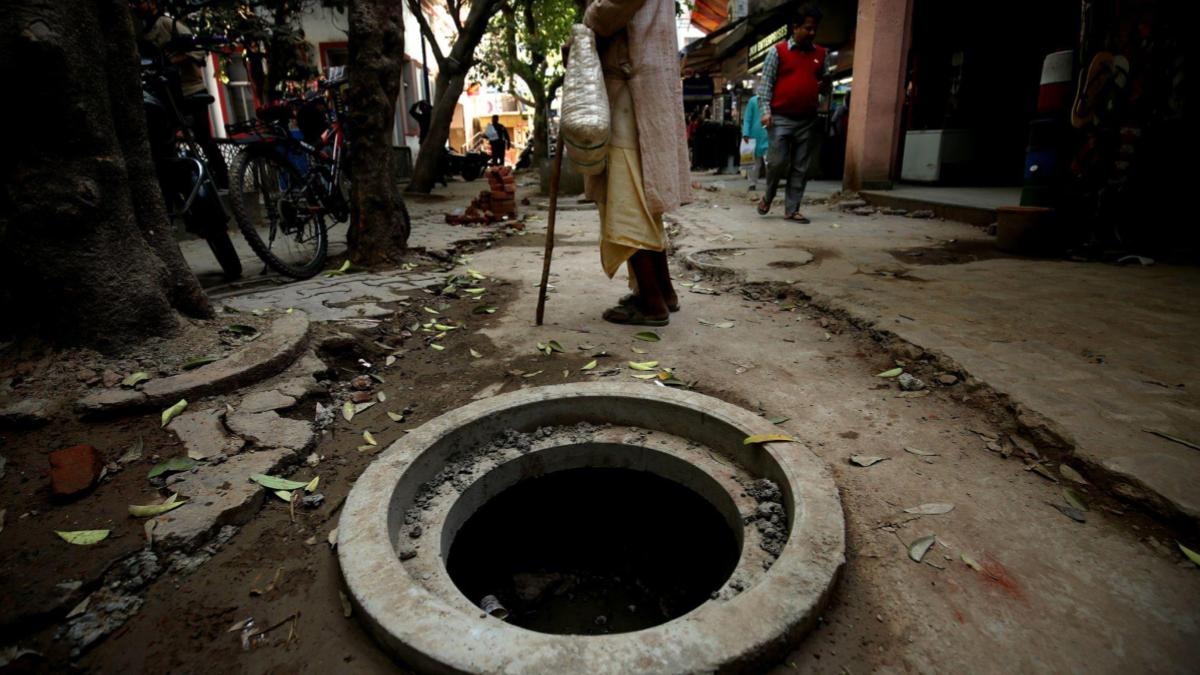 Mumbai's BMC Reports 2,205 Manholes Without Safety Grills Past Deadline