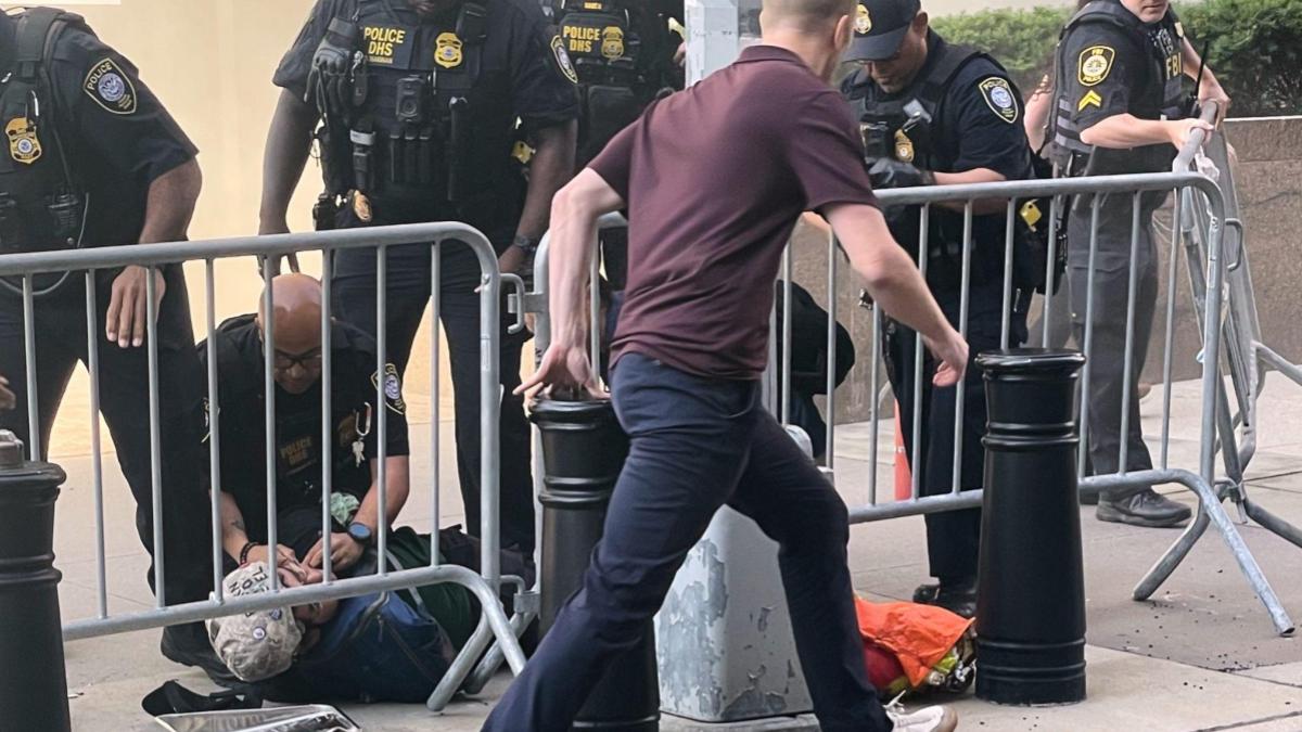 incendiary device, federal building, New York City, FBI, Joint Terrorism Task Force, Kash Patel, 26 Federal Plaza, minor injuries, investigation, terrorism incendiary device, federal building, New York City, FBI, Joint Terrorism Task Force, Kash Patel, 26 Federal Plaza, minor injuries, investigation, terrorism