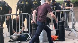 Man in custody after setting fire outside 26 Federal Plaza in Lower Manhattan, says FBI