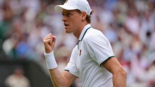 Two Wimbledon Centre Court tickets sell for Rs 7.34 crore