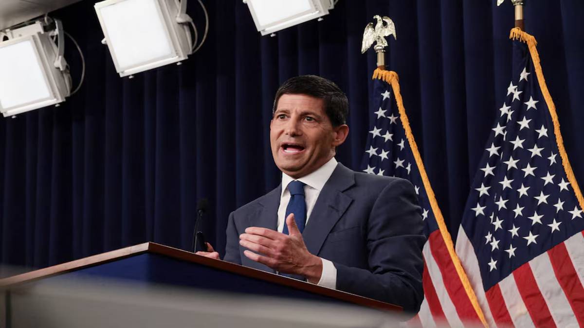 https://images.financialexpressdigital.com/2026/07/USFederalReserve-ChairmanKevinWarsh.jpg