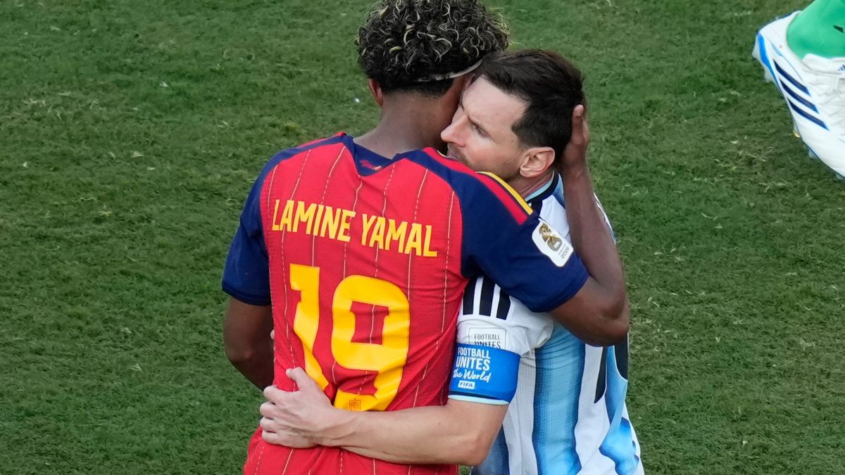 Yamal's heartwarming embrace with Messi steals the show after Spain crowned FIFA World Cup champions | Video Yamal's heartwarming embrace with Messi steals the show after Spain crowned FIFA World Cup champions | Video