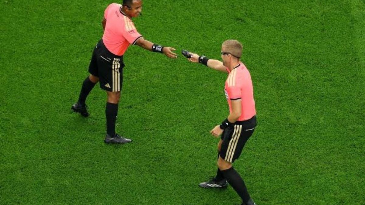 The bizarre reason France vs Spain World Cup semi-final paused after just eight minutes The bizarre reason France vs Spain World Cup semi-final paused after just eight minutes