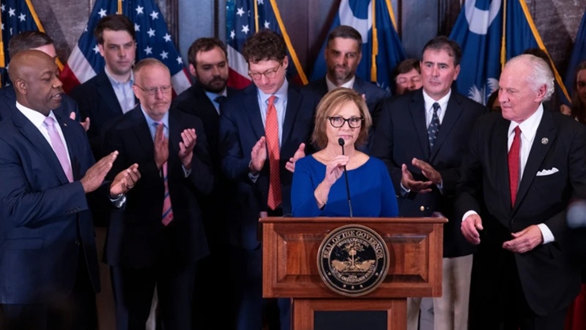 Newly appointed U.S. interim Senator, Darline Graham Nordone, with South Carolina Gov. Henry McMaster, right, and Sen. Time Scott (R-SC), left, speaks to members of the press (Photo: AP)