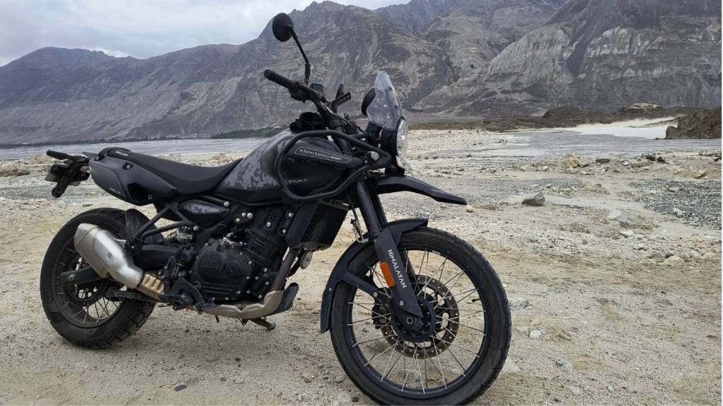 Why Royal Enfield’s New Himalayan 450 Mana Black Edition Rules the Open Trail
