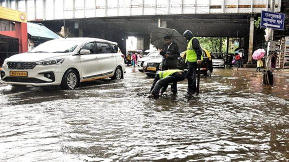 Mumbai advises work from home as IMD issues red alert for heavy rain