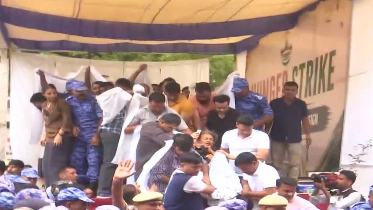 Sonam Wangchuk taken to Safdarjung Hospital by Delhi Police on day 21 of hunger strike at Jantar Mantar | Top developments