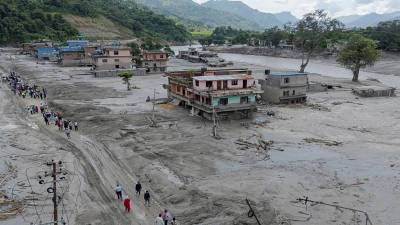 Nepal floods kill 469: Fresh threat emerges as barrier lake breaches near China