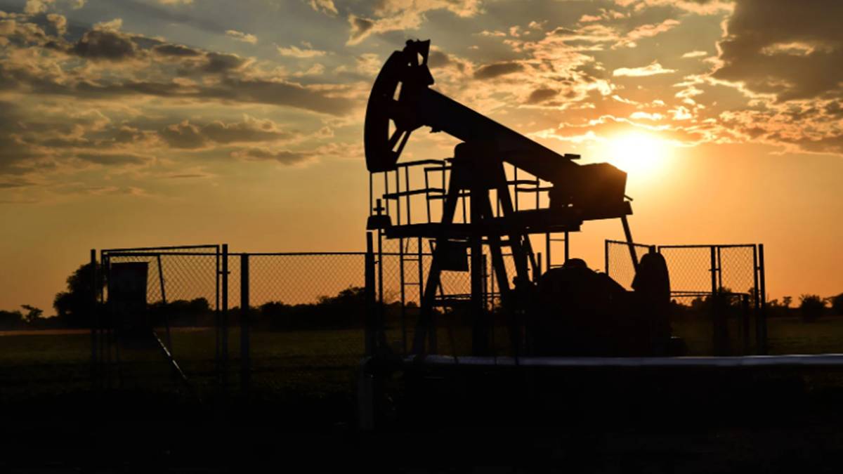 Cabinet clears Rs 84,084-crore incentive for offshore oil hunt