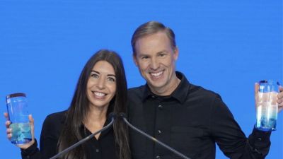 The couple who built a $2.2 billion fortune selling fridge magnets online
