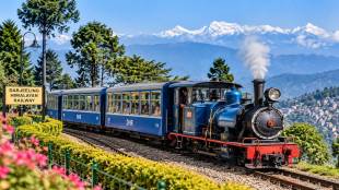 Darjeeling-Ghum-toy train