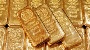 gold prices, Federal Reserve, interest rate hike, US inflation, oil prices, dollar strength, bond yields, precious metals, energy costs, Middle East tensions