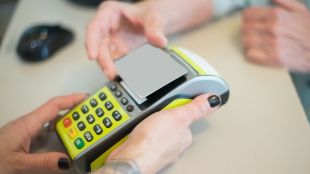 RBI does not prescribe a specific cap on surcharges for credit card transactions. Its restriction on passing on Merchant Discount Rate (MDR) to customers applies specifically to debit-card transactions.