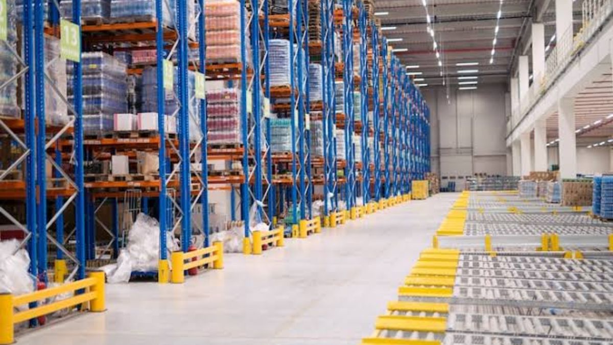 Big Groups Bet on Warehousing Despite Thinner Yields