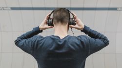 Indie artists find their label-free groove