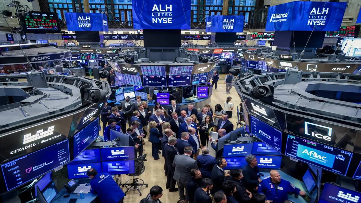https://images.financialexpressdigital.com/2026/09/wsinvestorsb.jpg